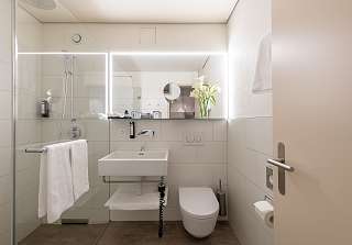 Doppelzimmer Premium Badezimmer Sunstar Hotel Grindelwald 02